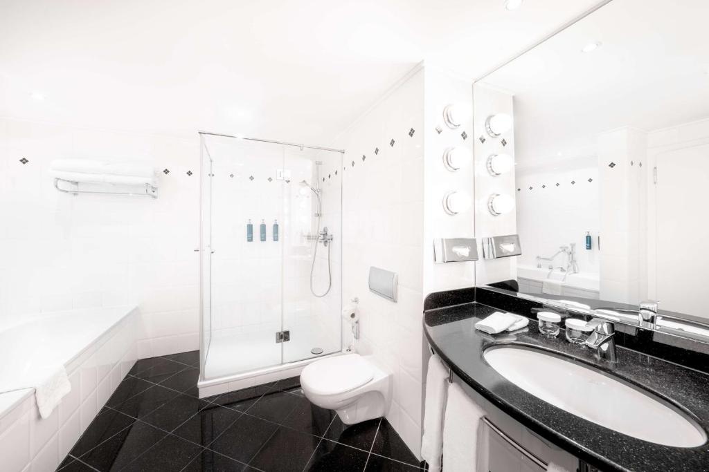Hilton BerlinfacilitiesBathroom54