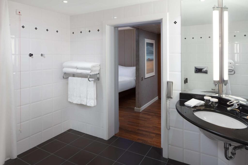 Hilton BerlinfacilitiesBathroom55