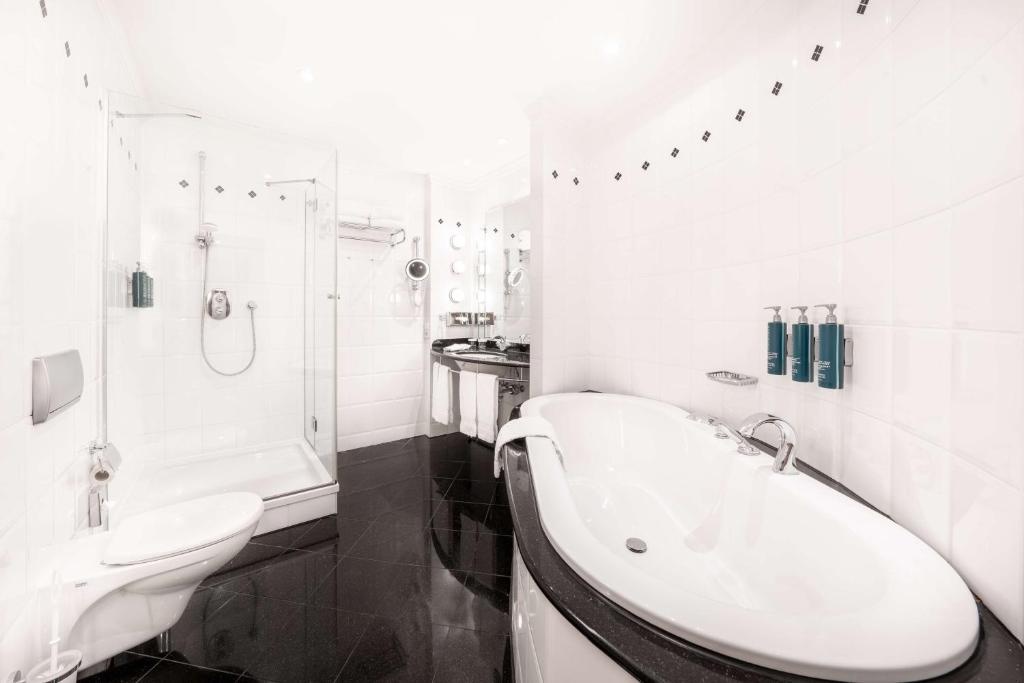 Hilton BerlinfacilitiesBathroom57