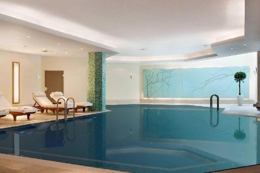 Hilton BerlinfacilitiesSwimming Pool5