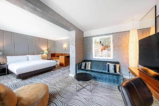 Hilton BerlinroomsKing Deluxe Studio With Lounge Access Guestroom13