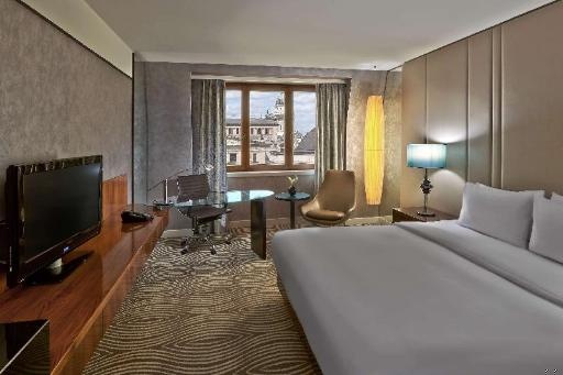 Hilton BerlinroomsKing Executive Dome View Guestroom32
