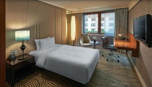 Hilton BerlinroomsKing Executive Dome View39