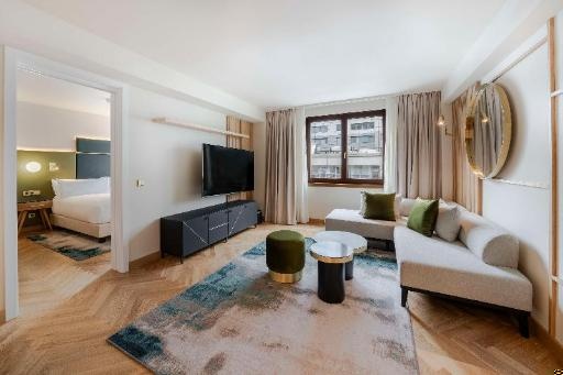 Hilton BerlinroomsOne Bedroom Suite With Kitchen Guestroom14
