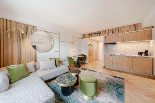 Hilton BerlinroomsOne Bedroom Suite With Kitchen Guestroom43