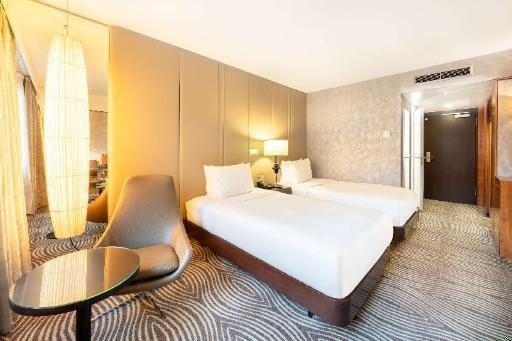 Hilton BerlinroomsTwin Courtyard View With 47 Inch Tv Guestroom36