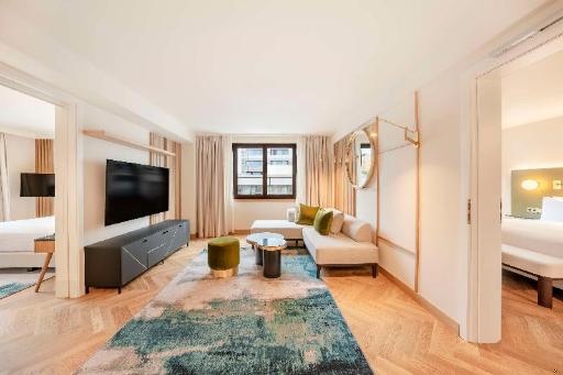 Hilton BerlinroomsTwo Bedroom Suite With Kitchen Guestroom4