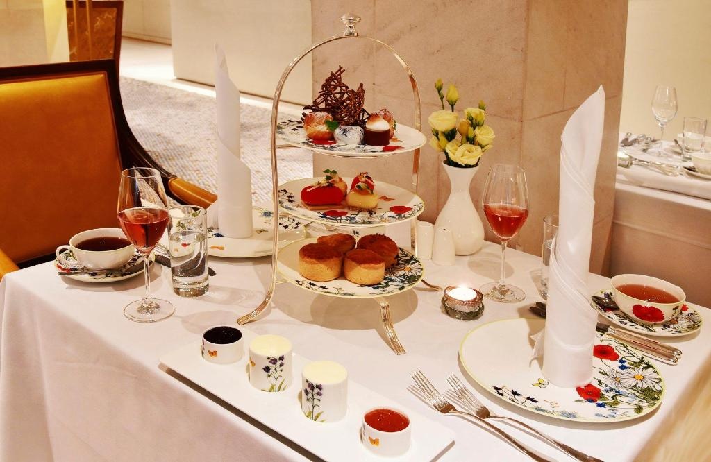 Hotel Adlon Kempinskidiningdining Image 1717