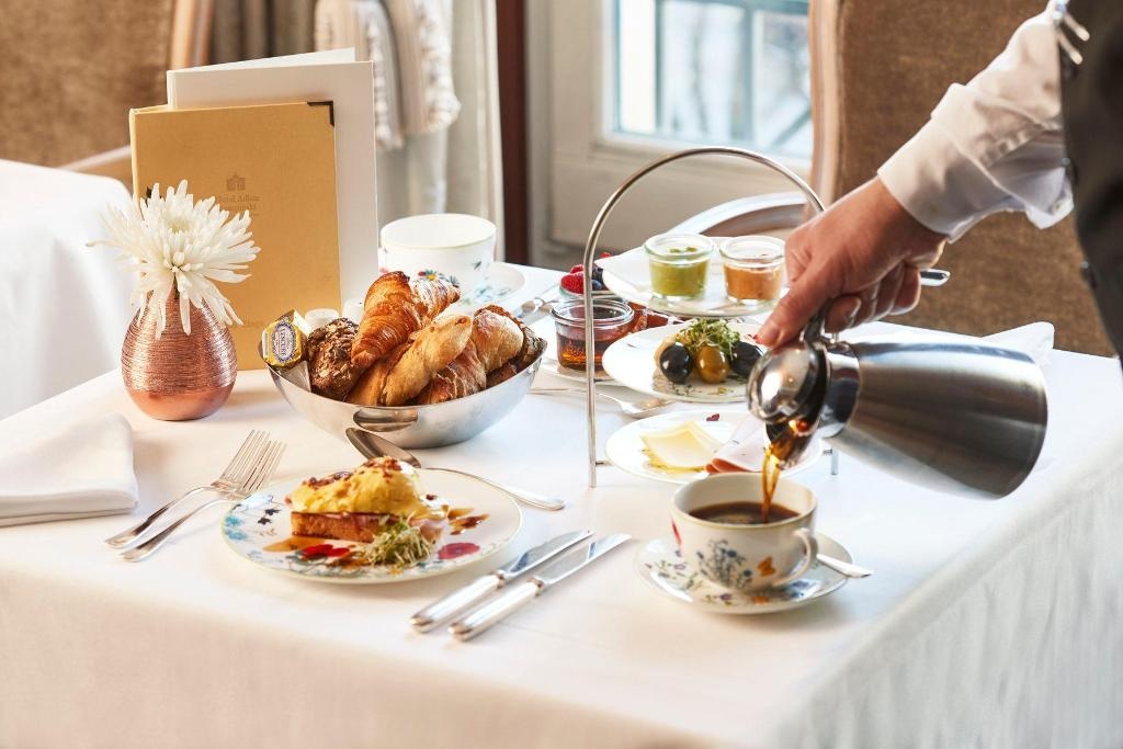 Hotel Adlon Kempinskidiningdining Image 33