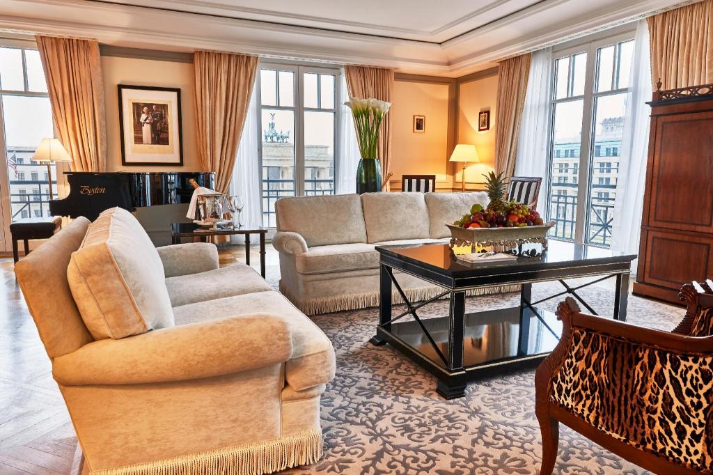 Hotel Adlon KempinskiroomsRoyal Suite View2
