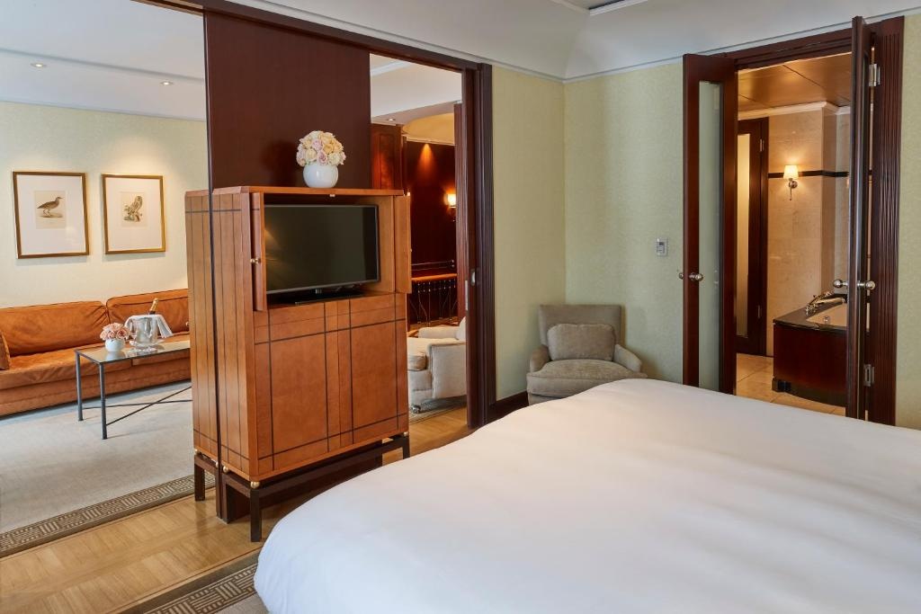 Hotel Adlon Kempinskiroomsrooms Image 3030