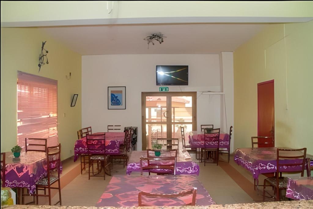 Pink Hostel  Dining  Restaurant 1