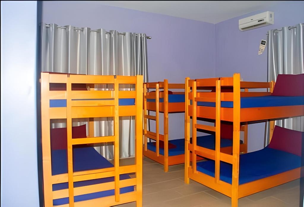 Pink Hostel  Rooms  Mixed Dormitory Bedroom 2