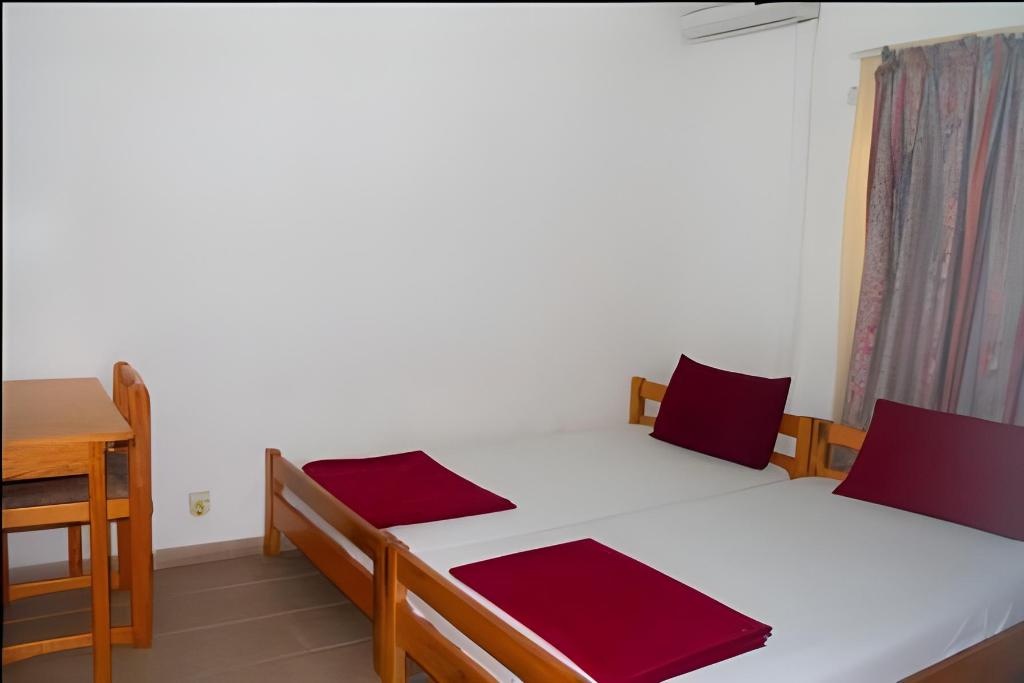 Pink Hostel  Rooms  Private Double Room Guestroom 5