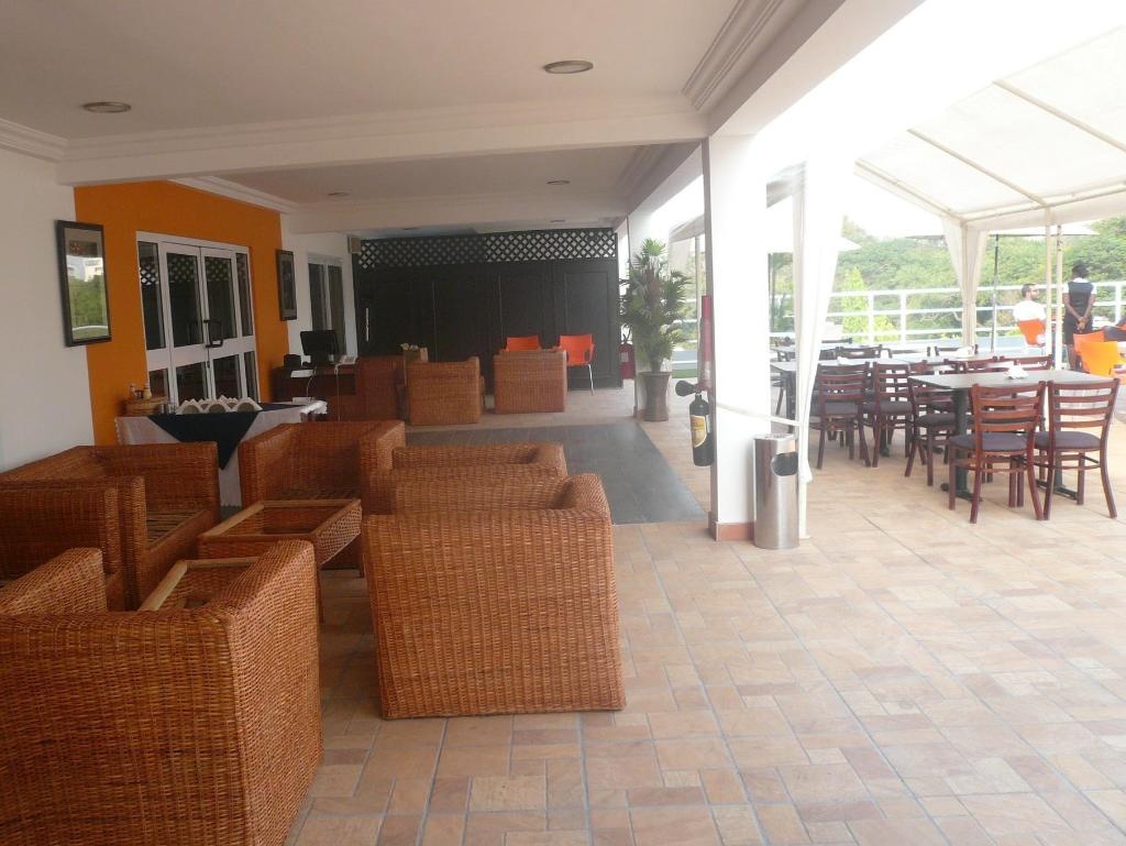 Airport View Hotel__dining__Food And Beverages_10