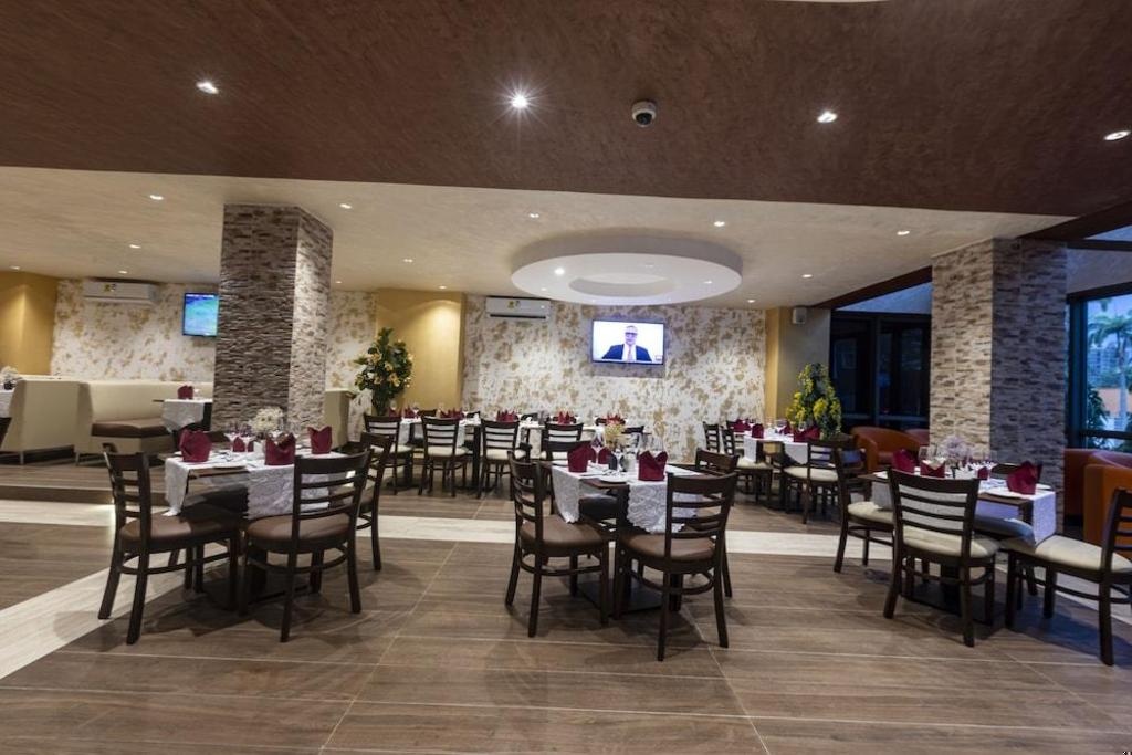 Airport View Hotel__dining__dining Image 13_13