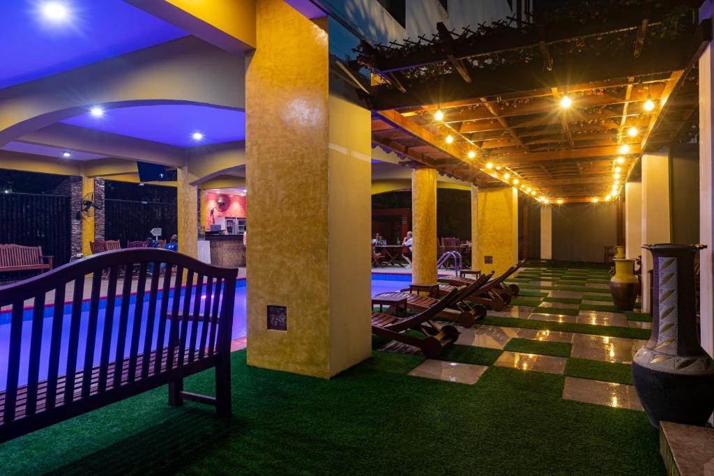 Airport View Hotel__facilities__Attractions_4