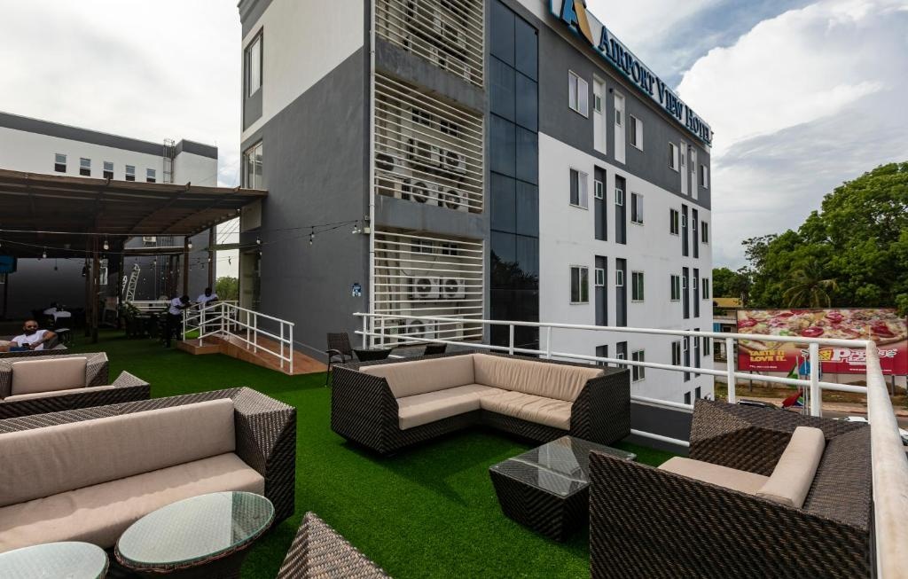 Airport View Hotel__facilities__Balconyterrace_2