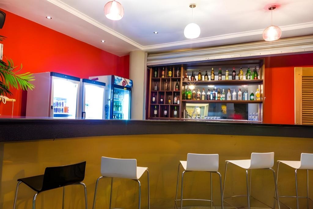 Airport View Hotel__facilities__Bar_21