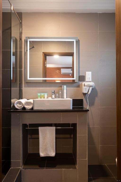 Airport View Hotel__facilities__Bathroom_19