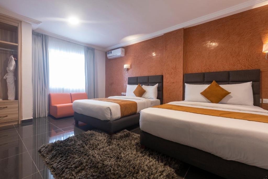 Airport View Hotel__rooms__Deluxe Twin Room_3
