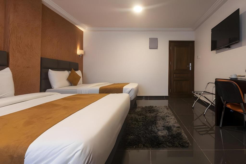 Airport View Hotel__rooms__rooms Image 11_11