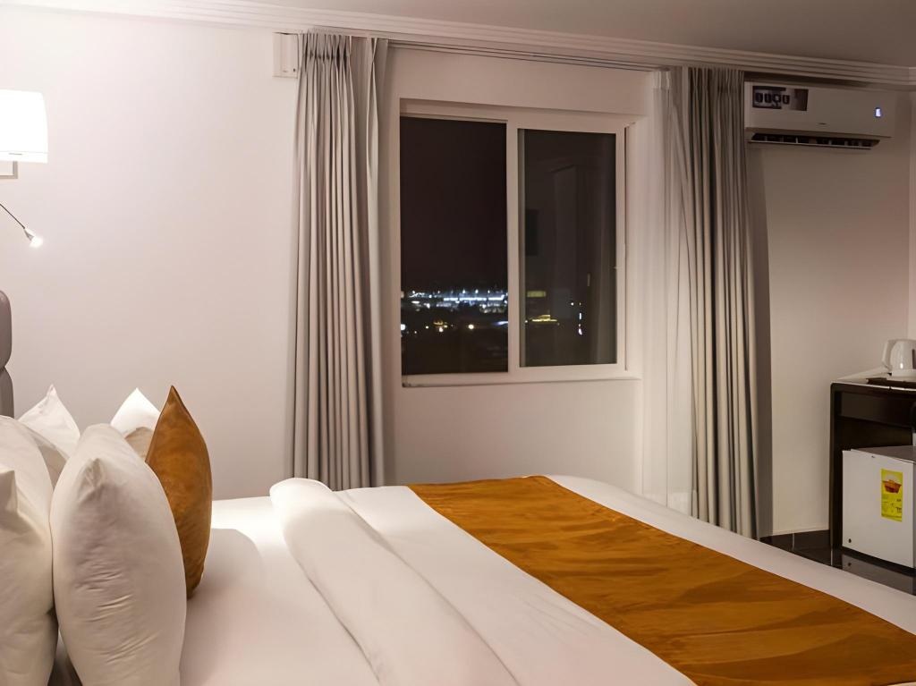 Airport View Hotel__rooms__rooms Image 17_17