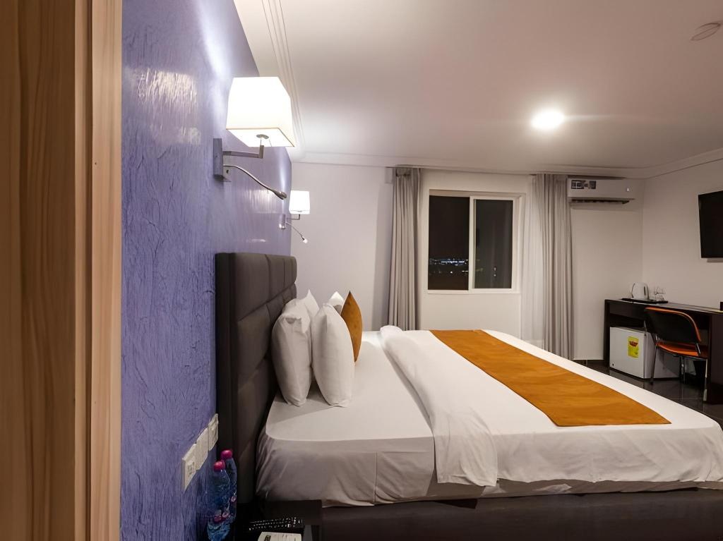 Airport View Hotel__rooms__rooms Image 20_20