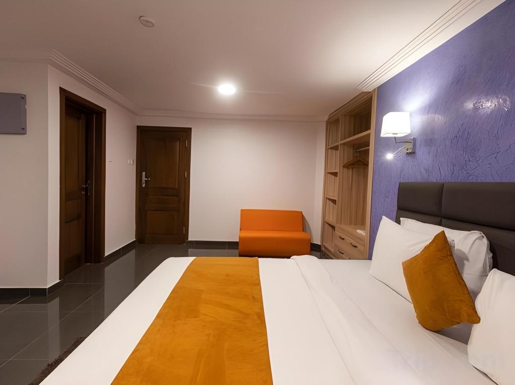 Airport View Hotel__rooms__rooms Image 21_21