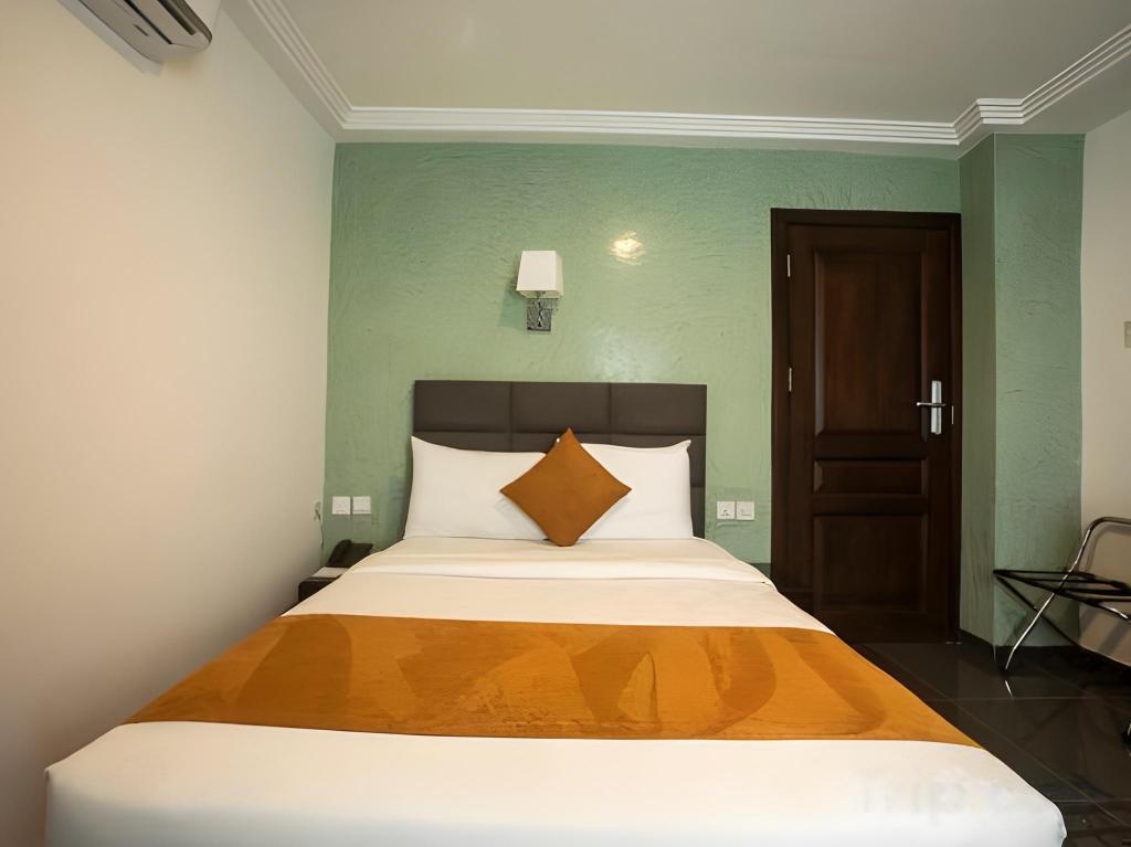 Airport View Hotel__rooms__rooms Image 23_23