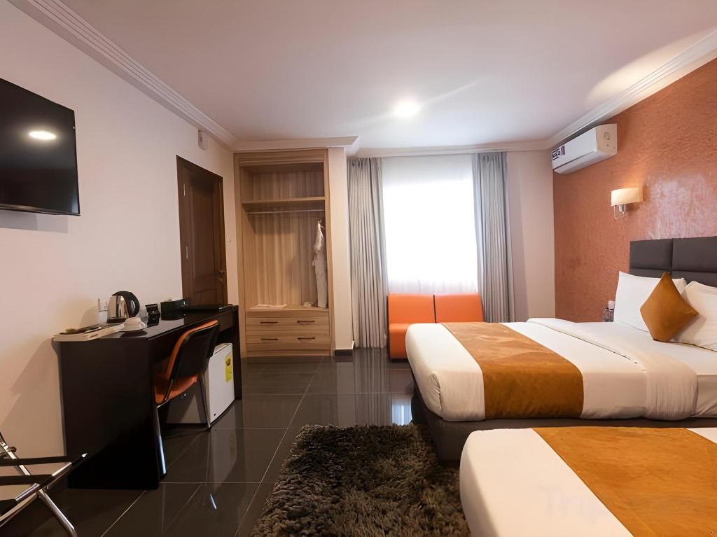Airport View Hotel__rooms__rooms Image 8_8