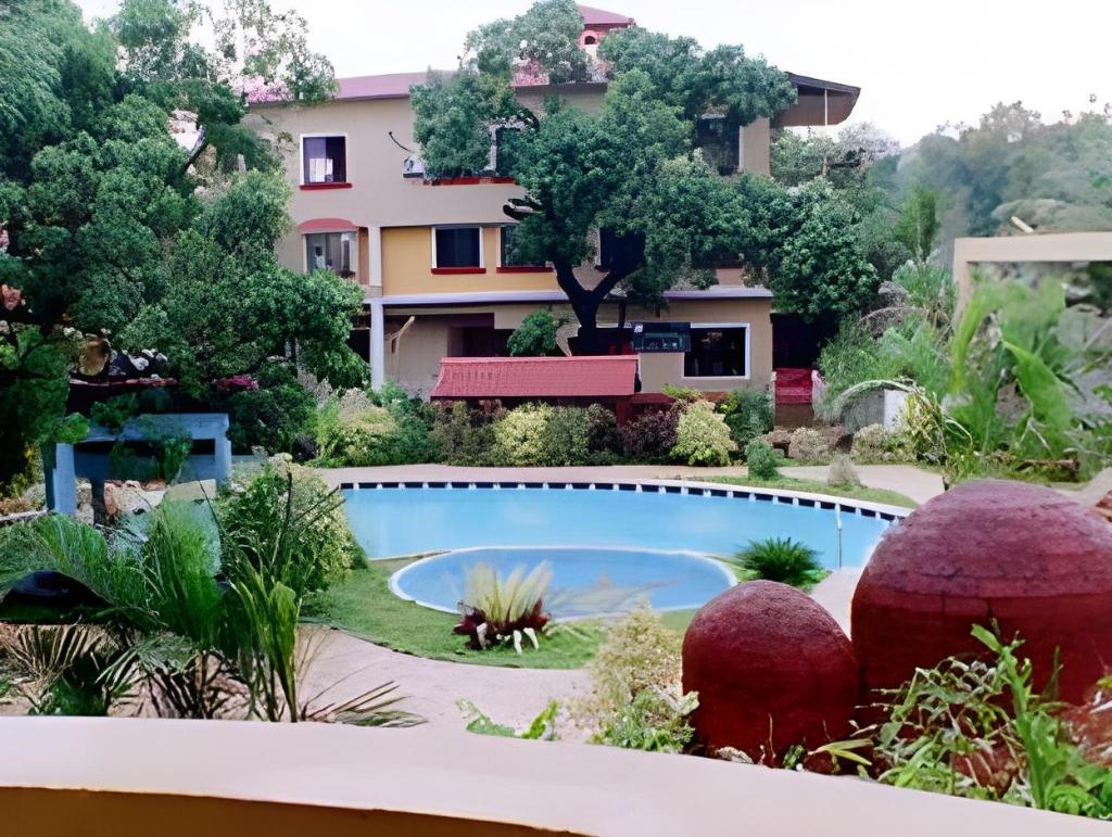 Country Club De Goa Hotel  Facilities  Swimming Pool 7