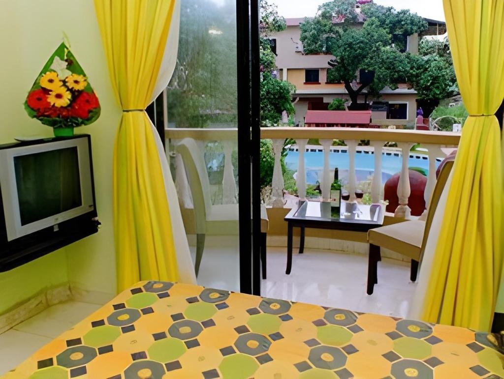 Country Club De Goa Hotel  Rooms  Deluxe Room Pool View 1