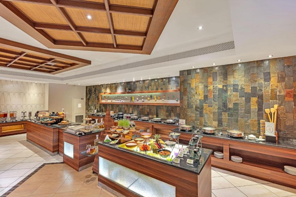Club Mahindra Emerald Palms  Dining  Restaurant 5