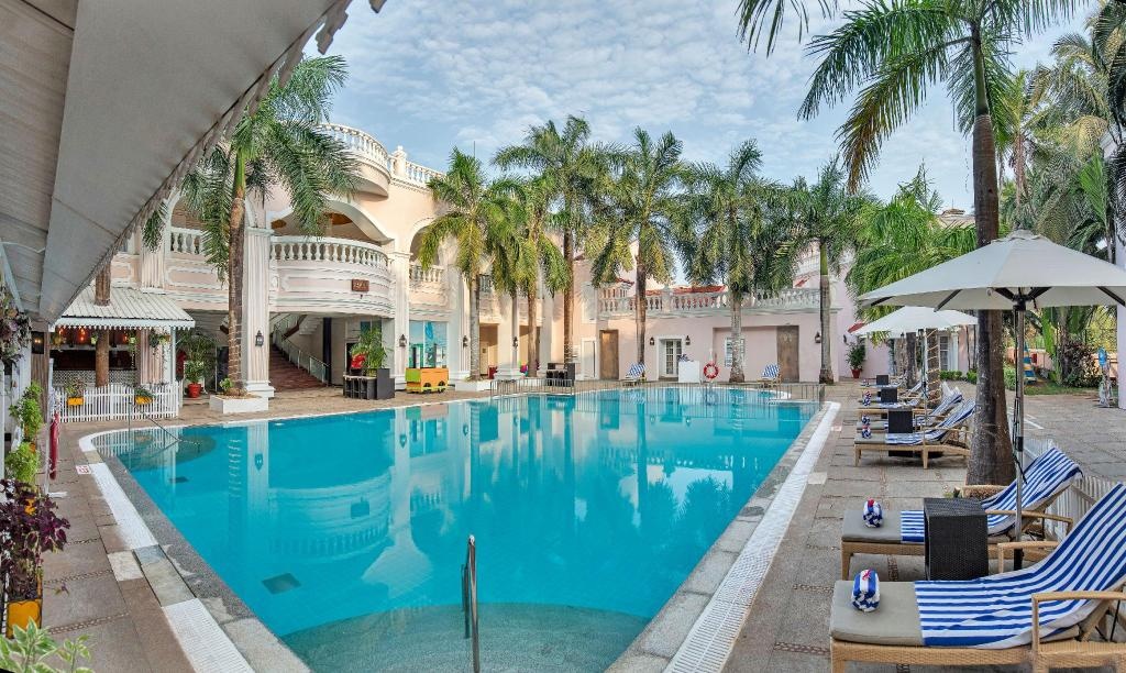 Club Mahindra Emerald Palms  Facilities  Swimming Pool 4