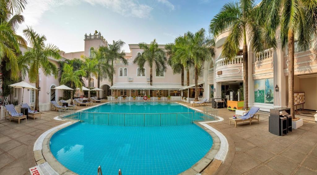 Club Mahindra Emerald Palms  Facilities  Swimming Pool 5