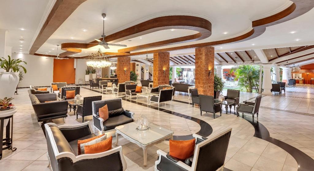 Club Mahindra Emerald Palms  Property Views  Lobby 2