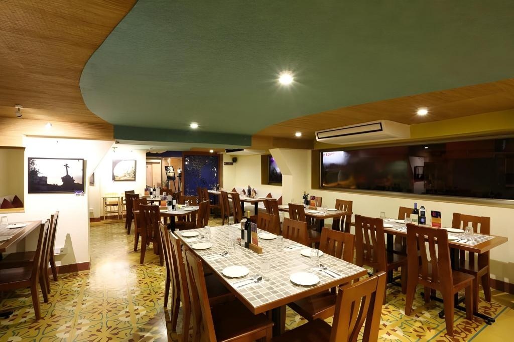 Grande Delmon  Dining  Coffee Shop 3