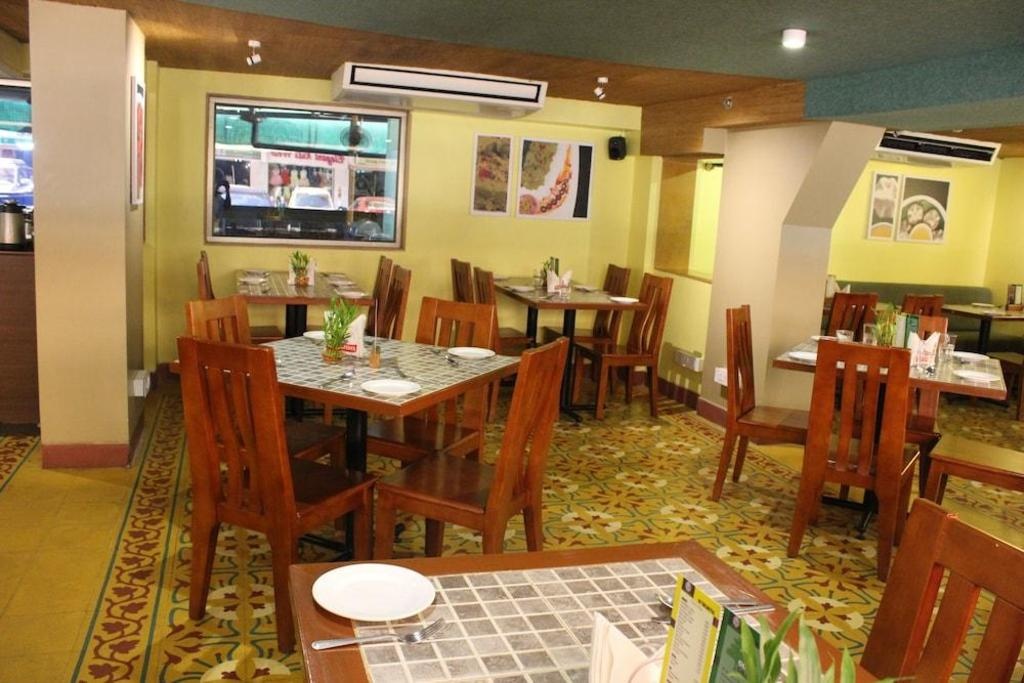 Grande Delmon  Dining  Dining Image 11 11
