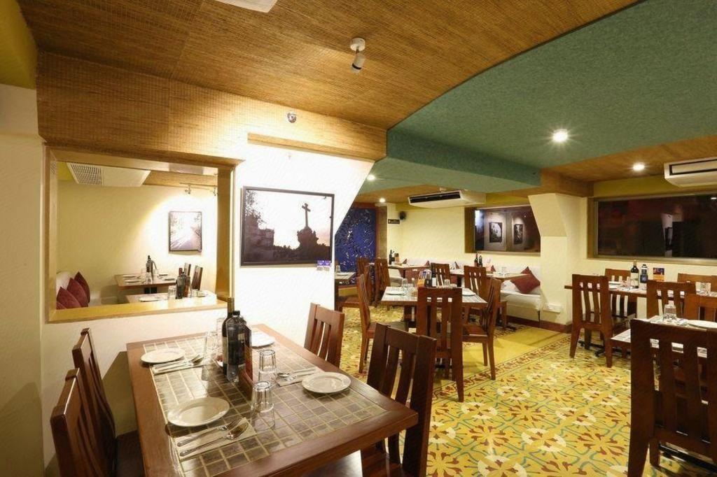 Grande Delmon  Dining  Dining Image 7 7