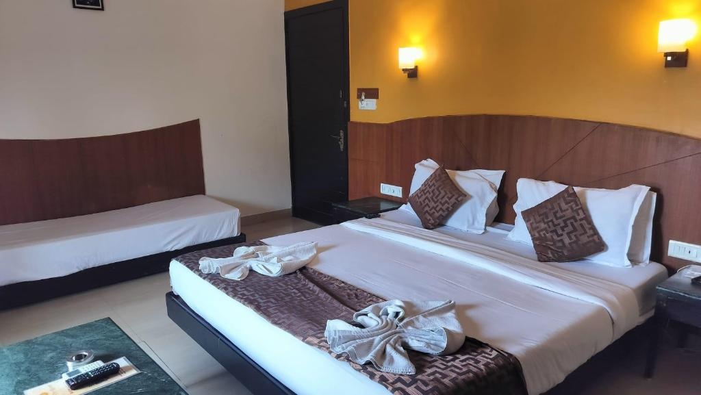Sun City Resort  Rooms  Premium Room Bed 4