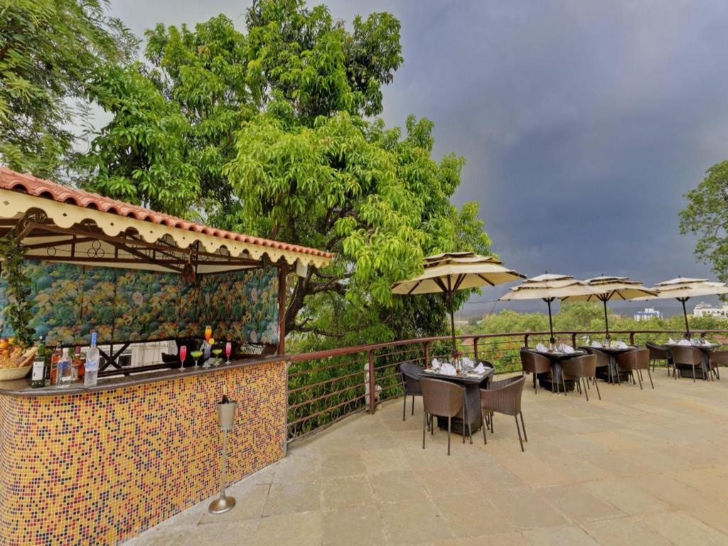 The Crown Goa Hotel  Dining  Restaurant 10