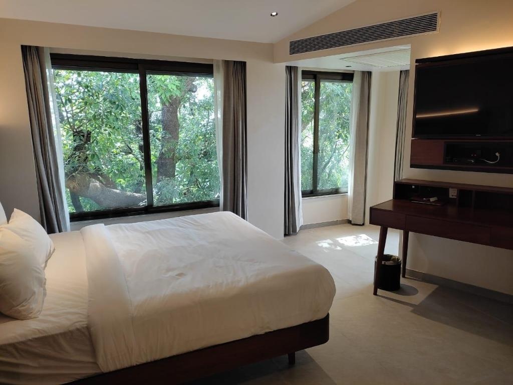 The Crown Goa Hotel  Rooms  Premium King Room 22