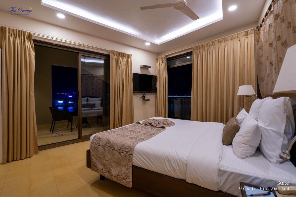 The Crown Goa Hotel  Rooms  Rooms Image 3 3