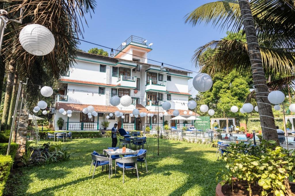 Valentines Retreat Near Candolim Beach  Facilities  Garden 8