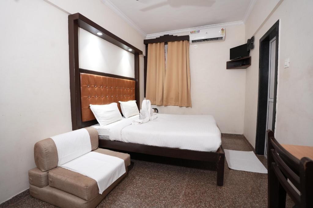 Valentines Retreat Near Candolim Beach  Rooms  Economy Room Bed 11