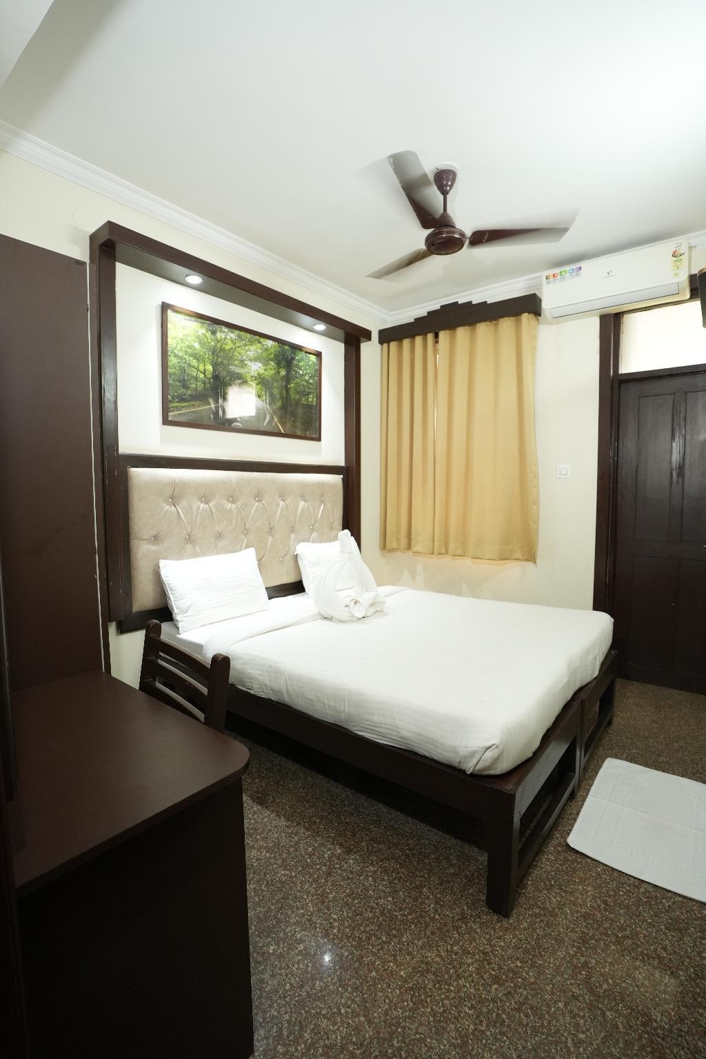 Valentines Retreat Near Candolim Beach  Rooms  Suite With Air Conditioning Bed 15