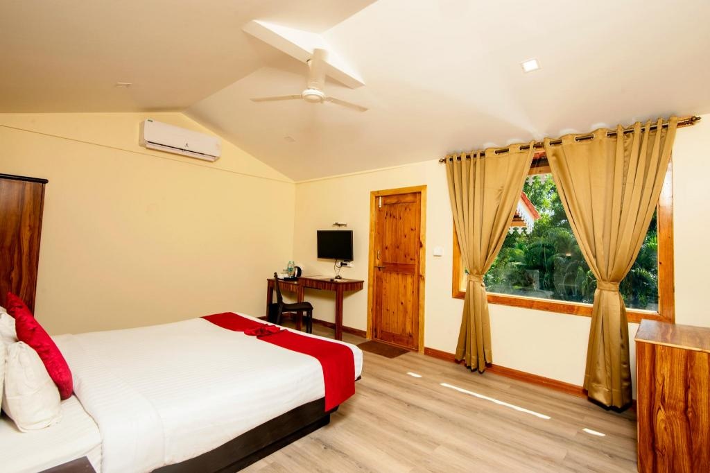 Majestic Beach Comforts Beachfront  Rooms  Deluxe Room First Floor View 7
