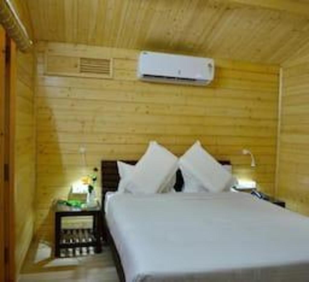 Majestic Beach Comforts Beachfront  Rooms  Rooms Image 9 9