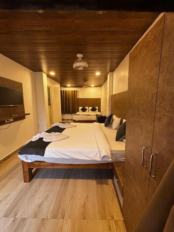 Baga Paradise Hotel  Rooms  Rooms Image 3 3